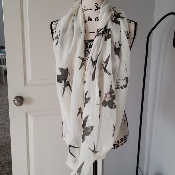 look Accessories - Sparrow pattern infinity scarf